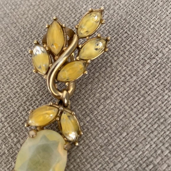 Vintage Earrings & Brooch , a Set - Picture 10 of 11